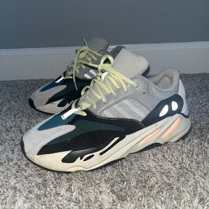 Yeezy boost 700 wave runner